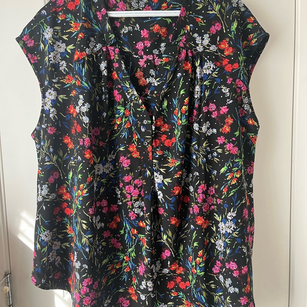 Floral Button-Front Sleeveless Top - Black/Multi